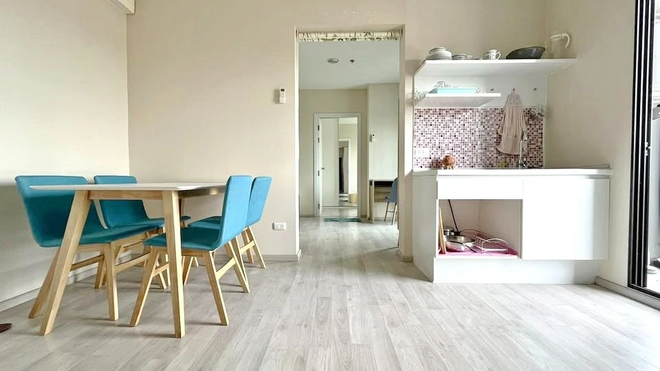 For sale, for rent, Plum Condo Central Station Phase 2, corner room, very private, plus the price is not too high, hurry up and become the owner now!