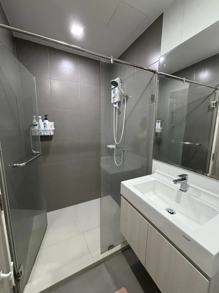 For sale, for rent Rich Park Terminal Phahon Yothin 59, bright and comfortable room, with electrical appliances, city view, reserve now!