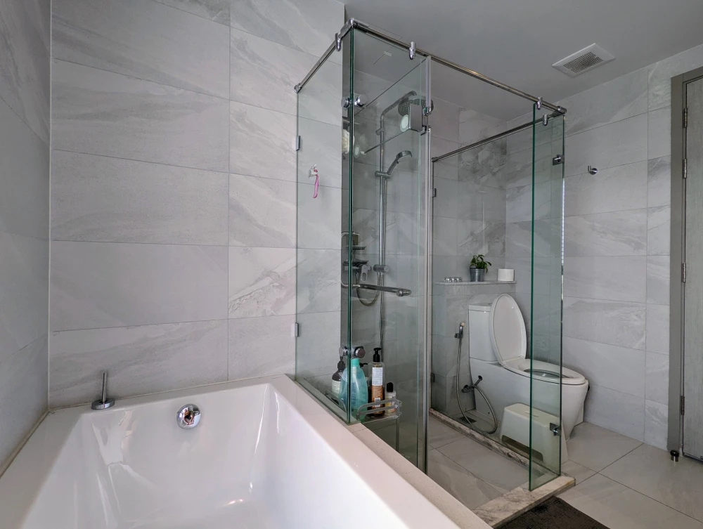 For sale or rent: Rhythm Ekkamai, 70 sq m unit, fully furnished (10th floor). Don't miss out!