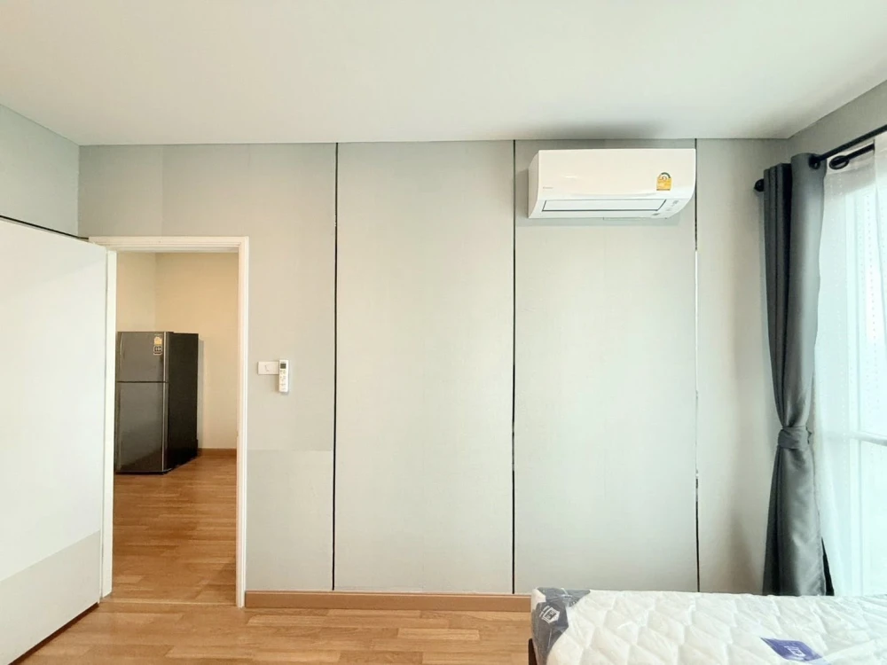 For sale or rent: Lumpini Place Ratchada-Sathu, a condo in the heart of educational institutions and shopping malls. Fully equipped with amenities. Re