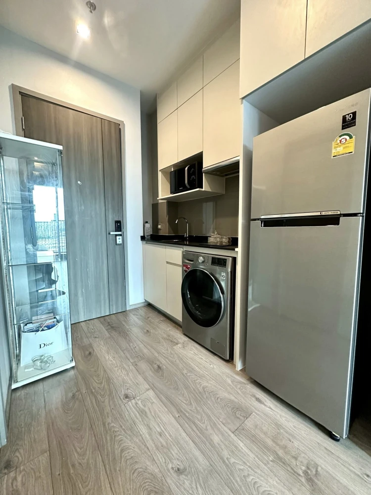 Sell Whizdom Avenue Ratchada - Ladprao, city view, north balcony Built-in furniture, ready to move in. Book now.