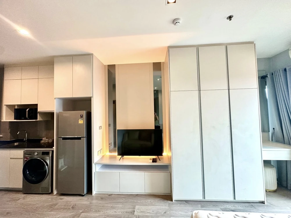 Sell Whizdom Avenue Ratchada - Ladprao, city view, north balcony Built-in furniture, ready to move in. Book now.