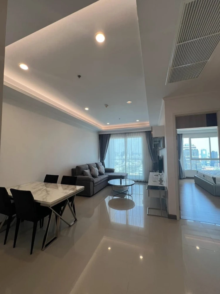 For sale, for rent Supalai Elite at Phayathai, well-built bedroom, spacious area, high floor, great view, very worth booking.