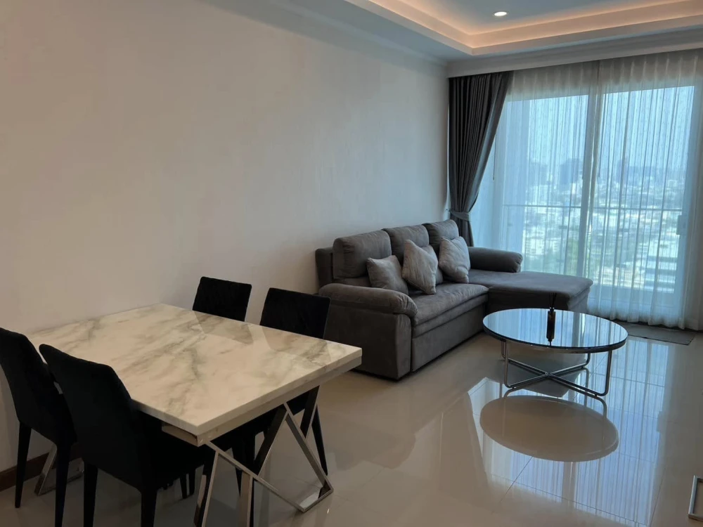 For sale, for rent Supalai Elite at Phayathai, well-built bedroom, spacious area, high floor, great view, very worth booking.