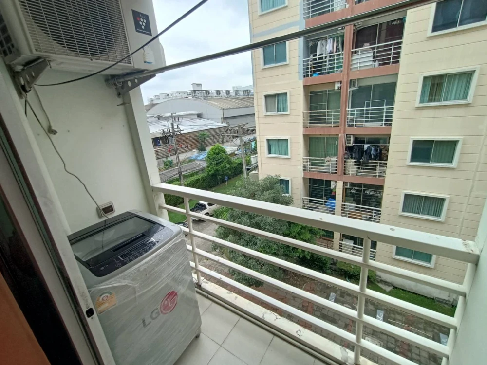 For sale: Smart Condo Rama 2, 4th floor, good height, colorful decorations, great price. If interested, hurry and reserve quickly.