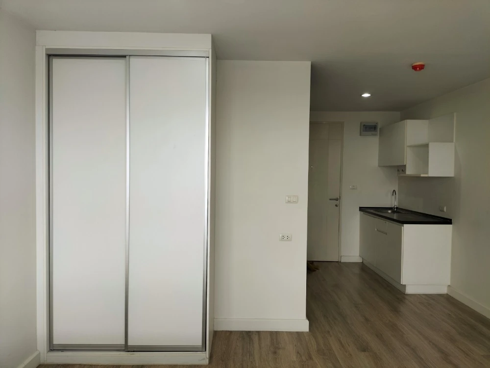 For sale, for rent, Sammakorn S9 Condominium, 7th floor, corner room, not crowded, suitable for relaxation, can't miss booking.