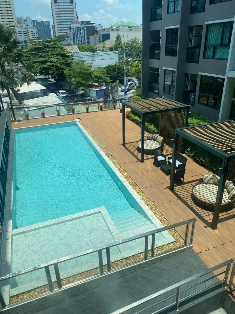 For sale, for rent, The Cube Premium Ratchada 32, simply decorated room, very livable, with a pool view, hurry and reserve now!