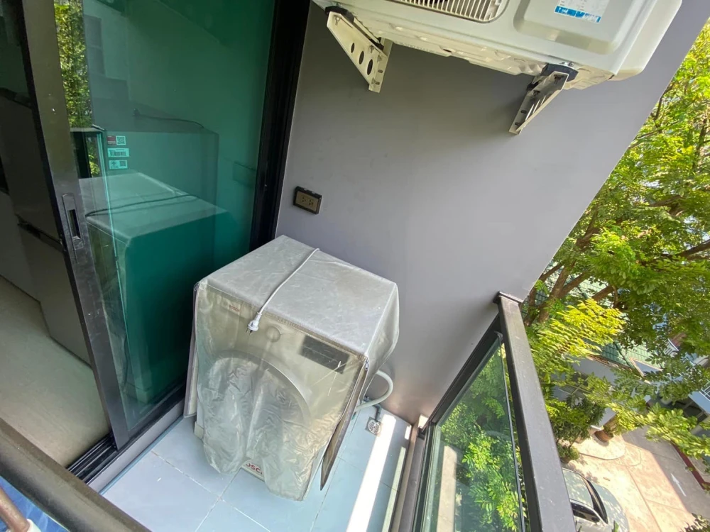 For sale, for rent, The Cube Premium Ratchada 32, simply decorated room, very livable, with a pool view, hurry and reserve now!