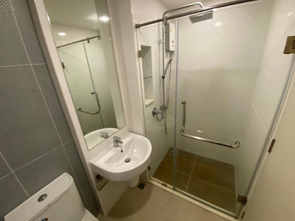 For sale, for rent, The Cube Premium Ratchada 32, simply decorated room, very livable, with a pool view, hurry and reserve now!