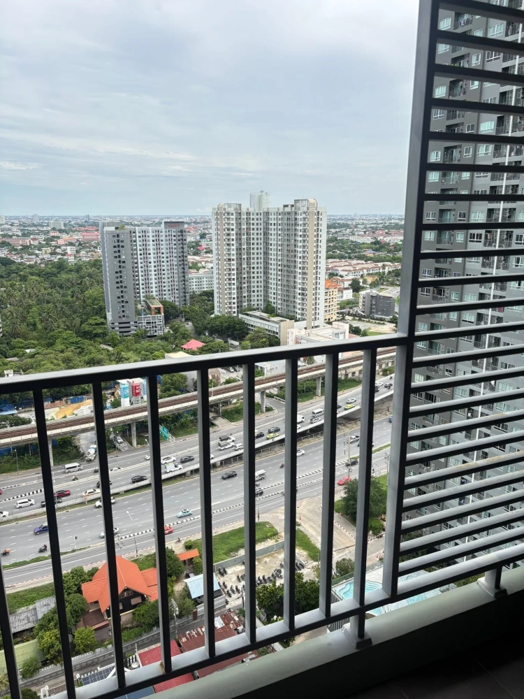 For sale or rent: Elio Sathorn-Wutthakat. Beautifully decorated with built-in furniture in a sleek, luxurious grey tone. High floor with pool view. Bo