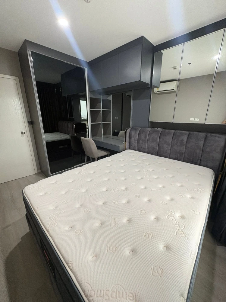 For sale or rent: Elio Sathorn-Wutthakat. Beautifully decorated with built-in furniture in a sleek, luxurious grey tone. High floor with pool view. Bo