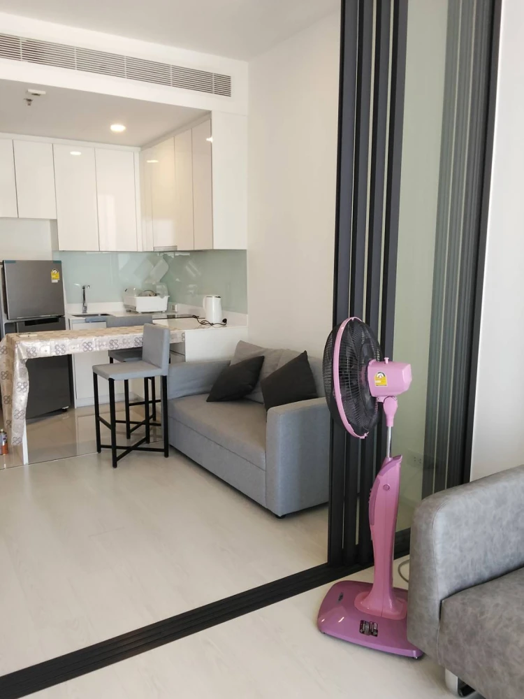 For sale, for rent, Massarin Ratchayothin, high floor, nice room, full facilities, hurry and book now!