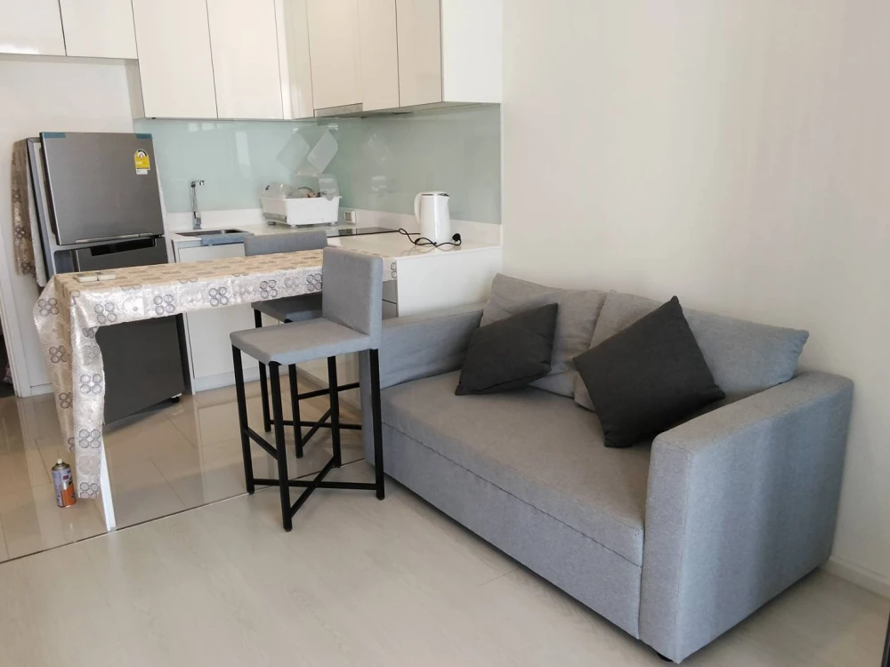 For sale, for rent, Massarin Ratchayothin, high floor, nice room, full facilities, hurry and book now!