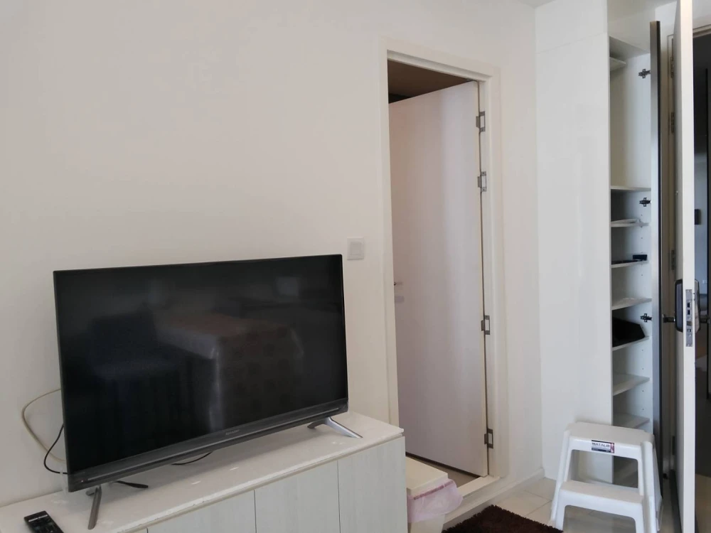 For sale, for rent, Massarin Ratchayothin, high floor, nice room, full facilities, hurry and book now!