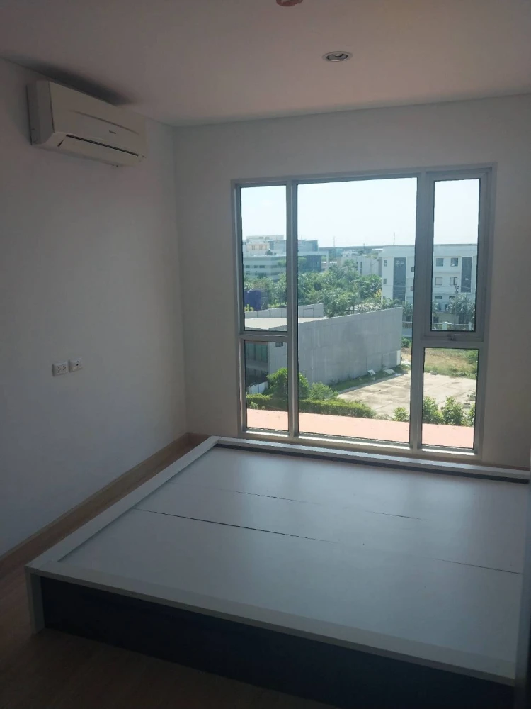For sale: Serrano Condominium, Rama 2, 8th floor, great view, no buildings blocking the view, very clean and comfortable room. You must book this.