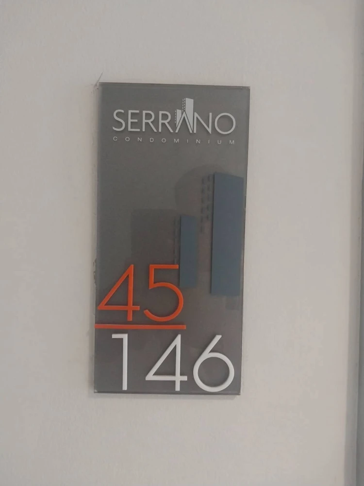 For sale: Serrano Condominium, Rama 2, 8th floor, great view, no buildings blocking the view, very clean and comfortable room. You must book this.