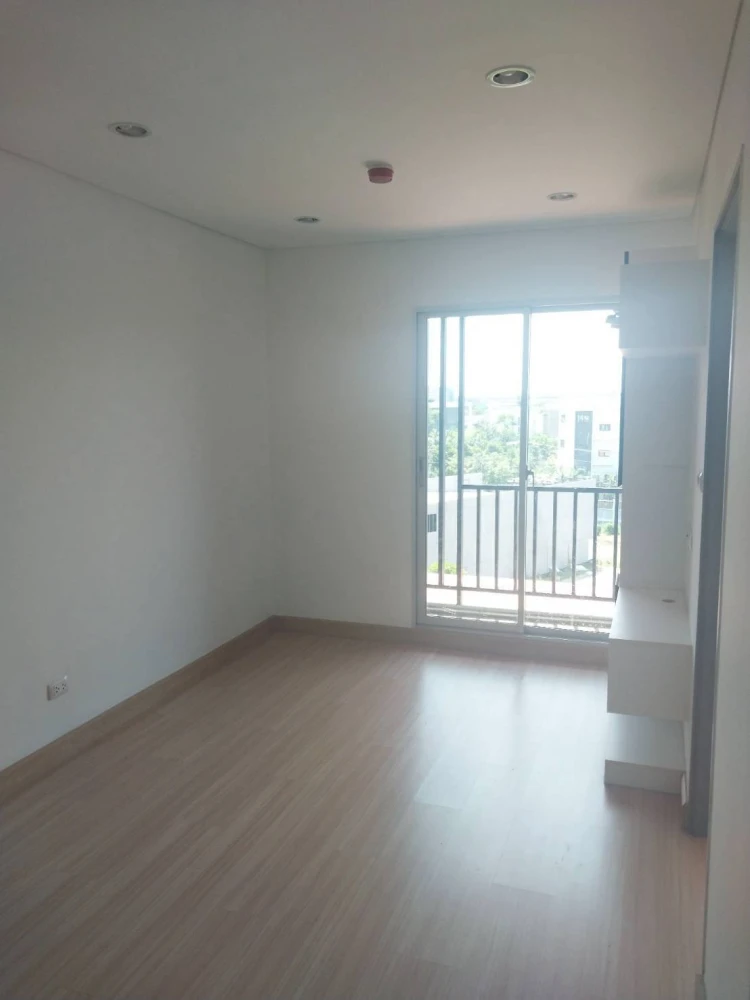 For sale: Serrano Condominium, Rama 2, 8th floor, great view, no buildings blocking the view, very clean and comfortable room. You must book this.