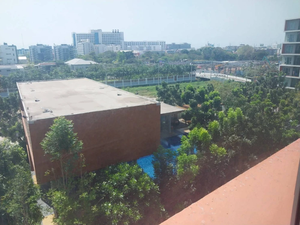 For sale: Serrano Condominium, Rama 2, 8th floor, great view, no buildings blocking the view, very clean and comfortable room. You must book this.