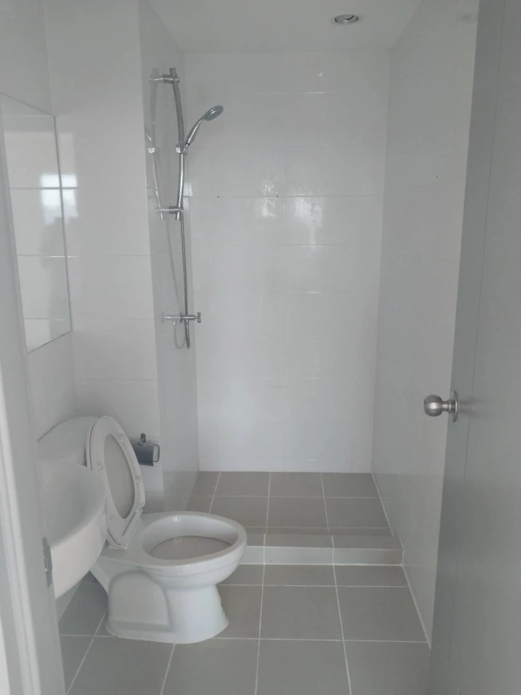 For sale: Serrano Condominium, Rama 2, 8th floor, great view, no buildings blocking the view, very clean and comfortable room. You must book this.