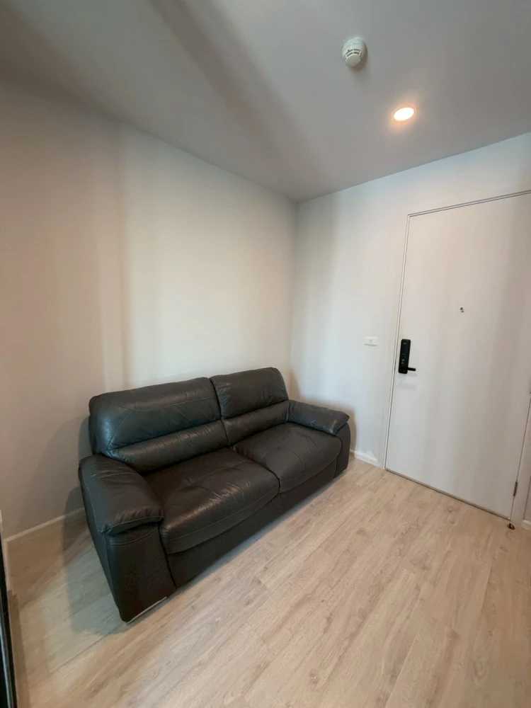 For sale: Cielo Sri Pathum, 6th floor. Good height, fully furnished as shown in the pictures. Just bring your personal belongings and move in!