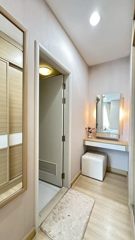 Selling Centric Scene Ratchavipha, 5th floor, fully furnished unit, ready to move in. Interested? Book now! Don't miss out!