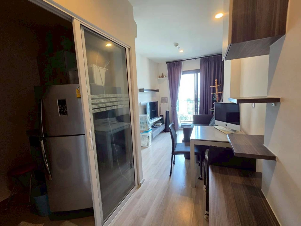 For sale: Centric Ratchada-Huai Khwang. Fully furnished with plenty of freebies. Book now!