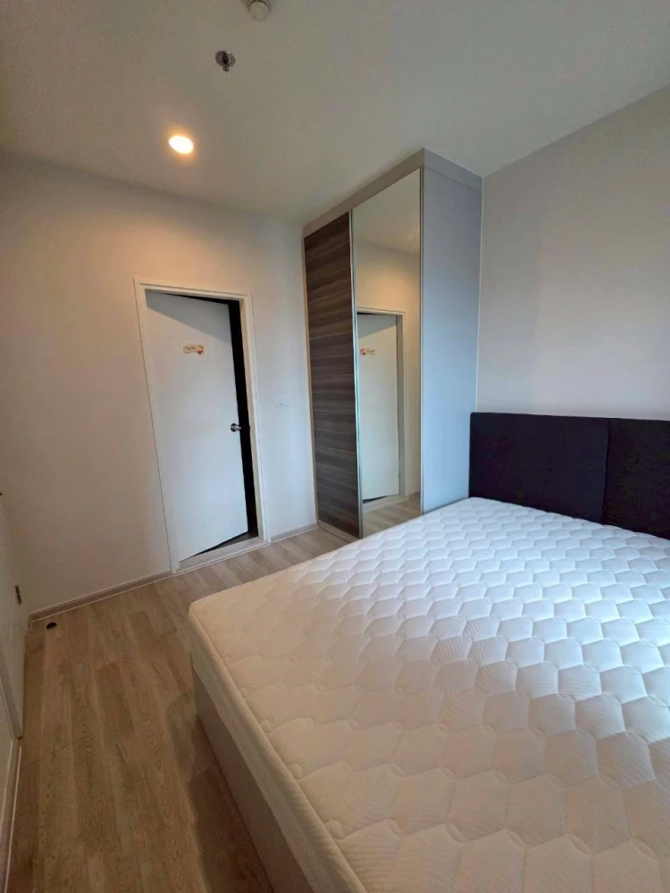 For sale: Centric Ratchada-Huai Khwang. Fully furnished with plenty of freebies. Book now!