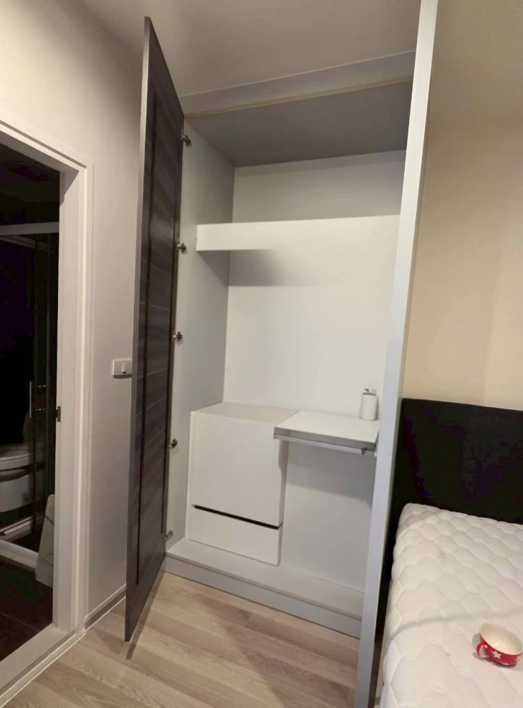 For sale: Centric Ratchada-Huai Khwang. Fully furnished with plenty of freebies. Book now!