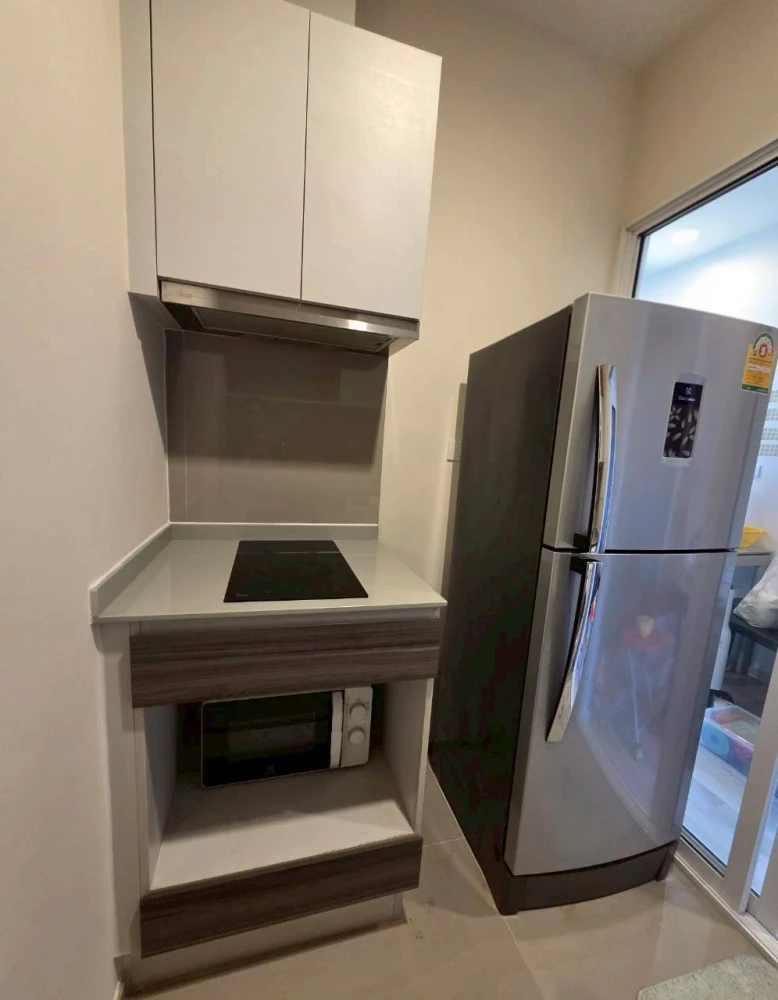 For sale: Centric Ratchada-Huai Khwang. Fully furnished with plenty of freebies. Book now!