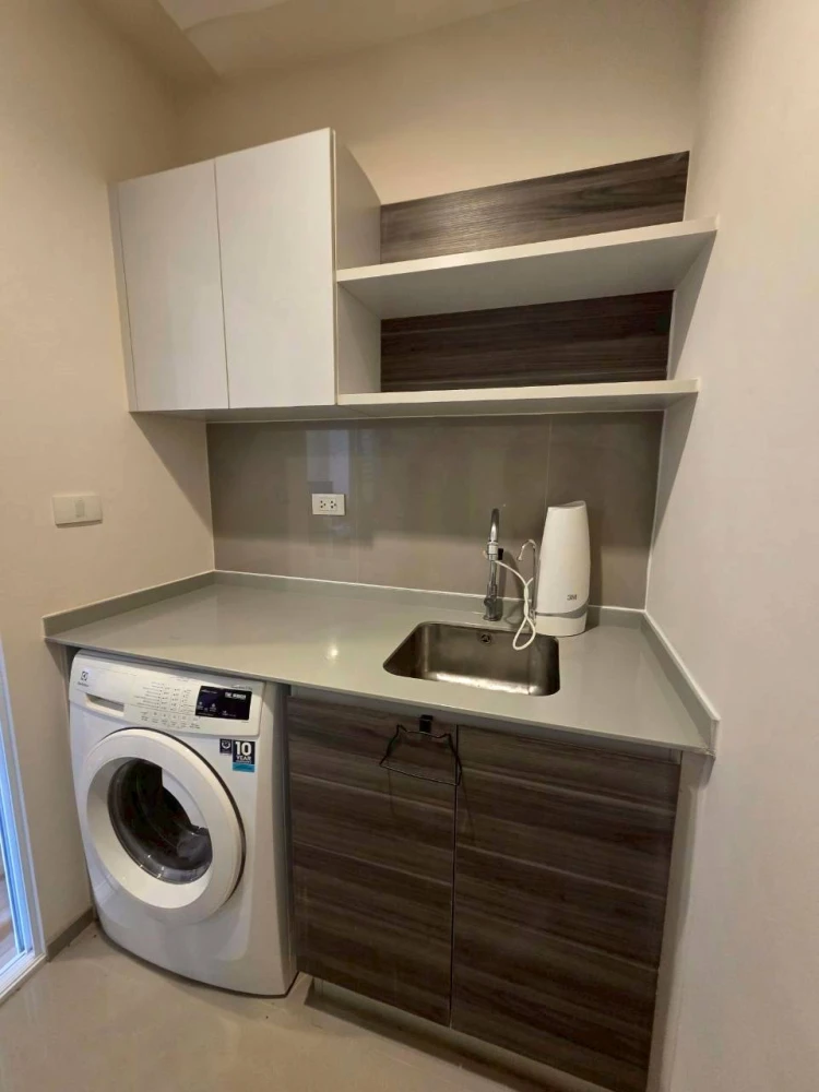 For sale: Centric Ratchada-Huai Khwang. Fully furnished with plenty of freebies. Book now!