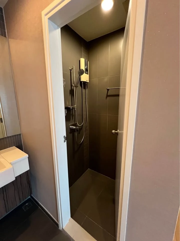 For sale: Centric Ratchada-Huai Khwang, good location, large corner room, no noise from the next room, book now, don't hesitate.