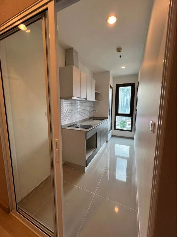 For sale: Centric Ratchada-Huai Khwang, good location, large corner room, no noise from the next room, book now, don't hesitate.