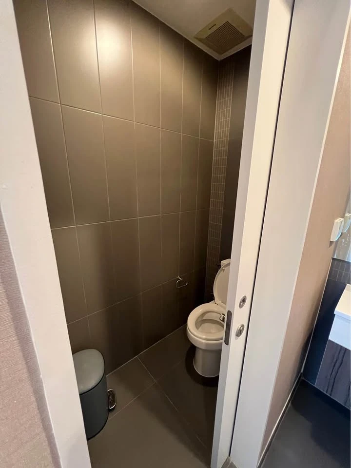 For sale: Centric Ratchada-Huai Khwang, good location, large corner room, no noise from the next room, book now, don't hesitate.