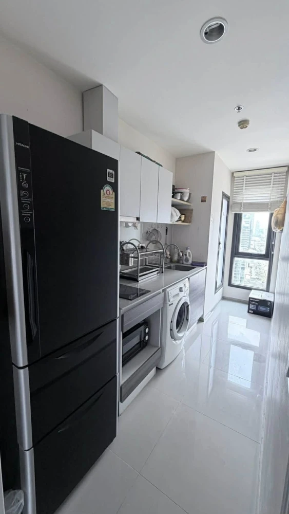 For sale: Centric Ratchada-Huai Khwang. Special price! Corner unit, 2 bedrooms, 27th floor, unobstructed view, fully furnished, ready to move in.