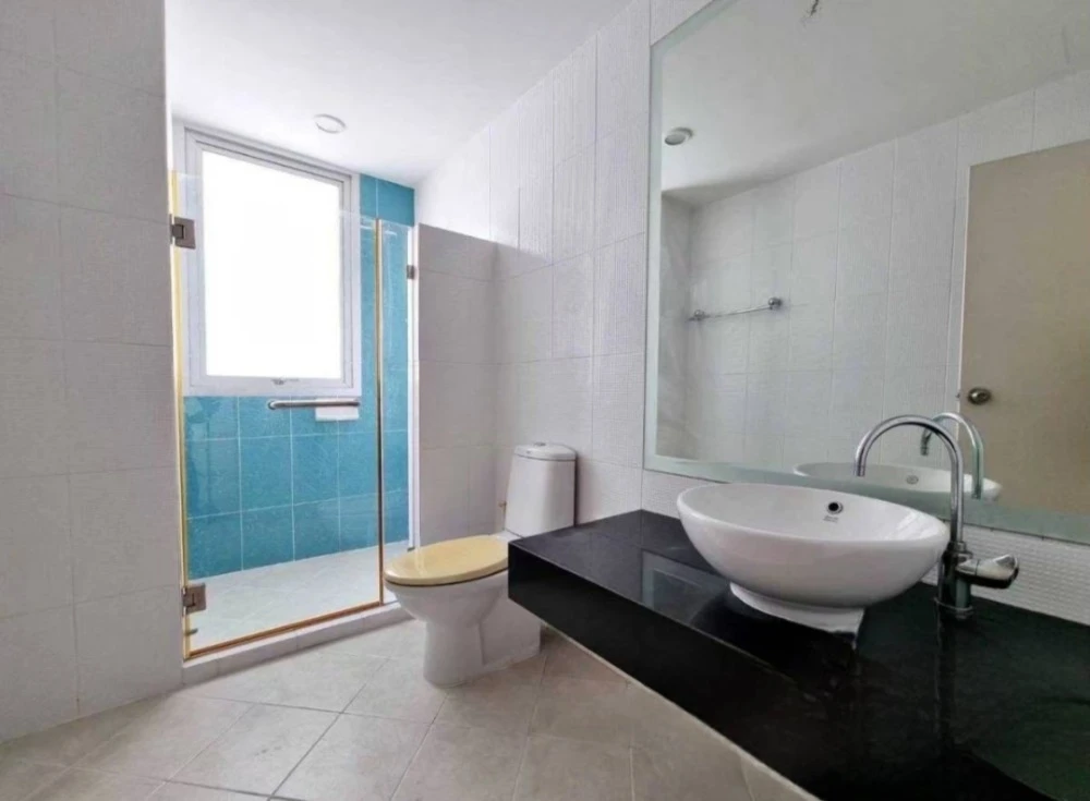 For sale: Saint Louis Grand Terrace, 15th floor, empty room, airy, spacious, comfortable, reserve now, don't miss out.