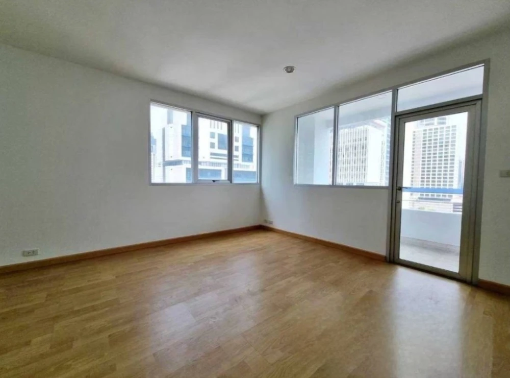 For sale: Saint Louis Grand Terrace, 15th floor, empty room, airy, spacious, comfortable, reserve now, don't miss out.