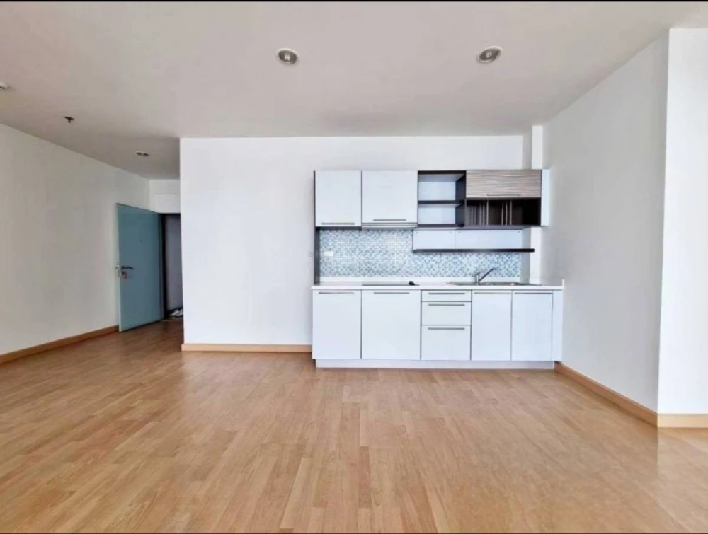 For sale: Saint Louis Grand Terrace, 15th floor, empty room, airy, spacious, comfortable, reserve now, don't miss out.