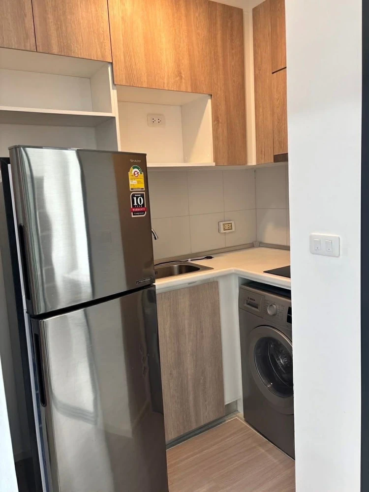 For sale: Denim Chatuchak, 1-bedroom unit with beautiful pool view. Fully furnished with built-in furniture. Quiet and private.