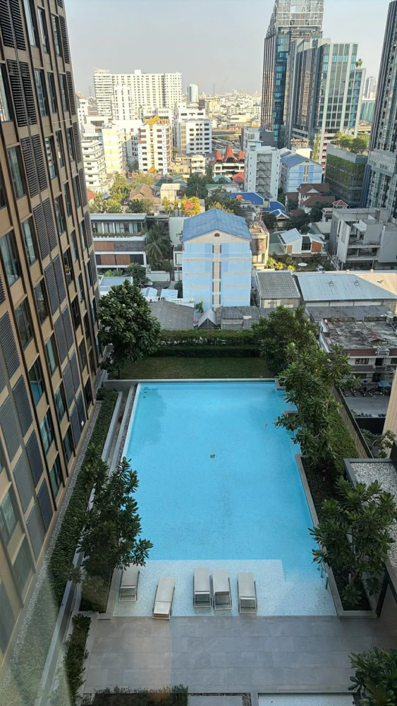 For sale: Denim Chatuchak, 1-bedroom unit with beautiful pool view. Fully furnished with built-in furniture. Quiet and private.