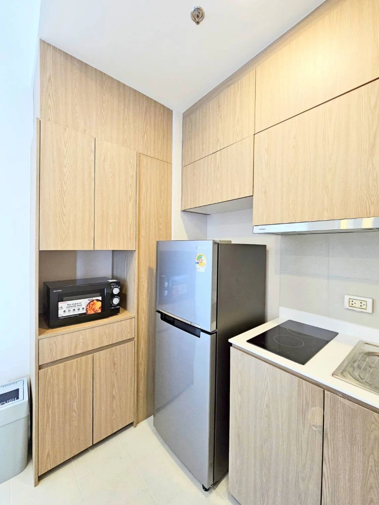 For sale: De Lapis Charan 81, 16th floor, beautiful room, fully decorated, book now, don't miss out.