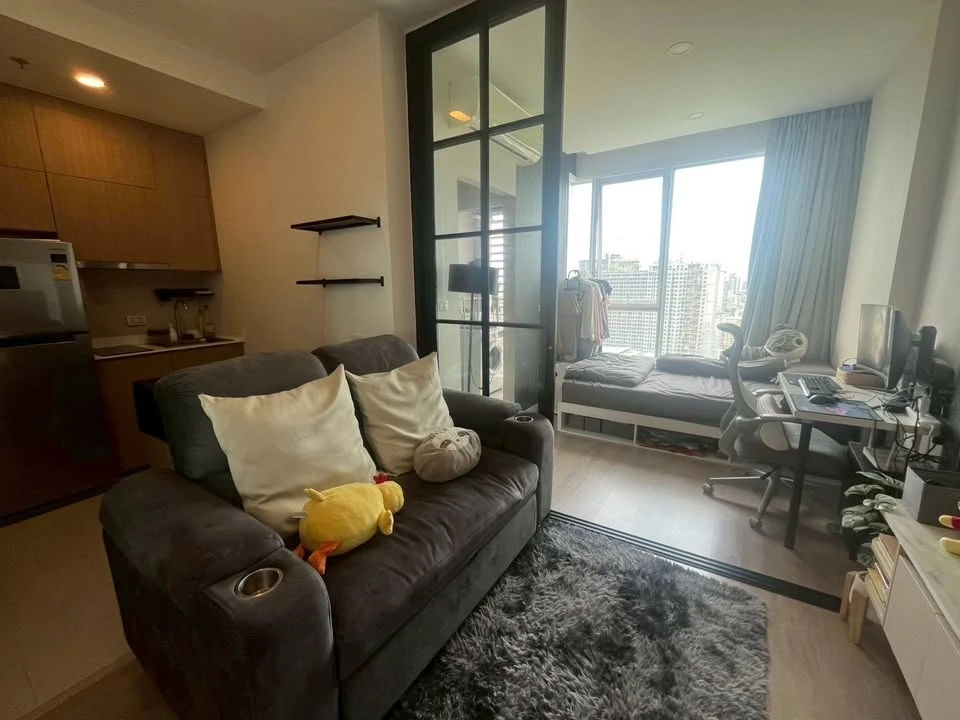 For sale: De Lapis Charan 81, beautiful view, very high floor, good wind, not hot sun, river view, Parliament, bring your bags and move in right away.