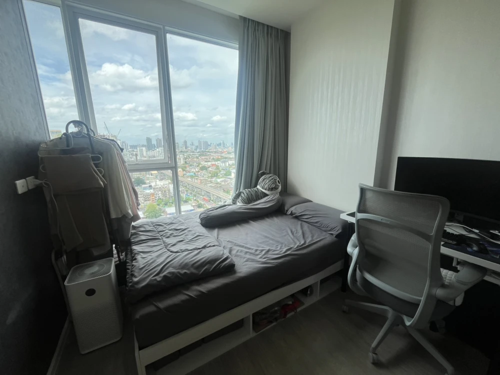 For sale: De Lapis Charan 81, beautiful view, very high floor, good wind, not hot sun, river view, Parliament, bring your bags and move in right away.
