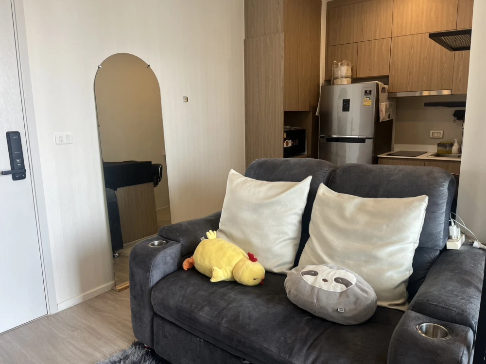For sale: De Lapis Charan 81, beautiful view, very high floor, good wind, not hot sun, river view, Parliament, bring your bags and move in right away.