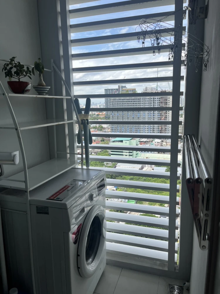 For sale: De Lapis Charan 81, beautiful view, very high floor, good wind, not hot sun, river view, Parliament, bring your bags and move in right away.