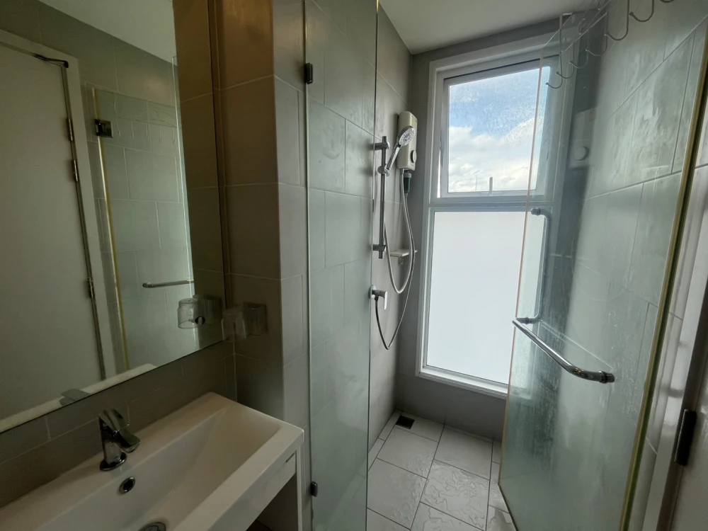 For sale: De Lapis Charan 81, beautiful view, very high floor, good wind, not hot sun, river view, Parliament, bring your bags and move in right away.