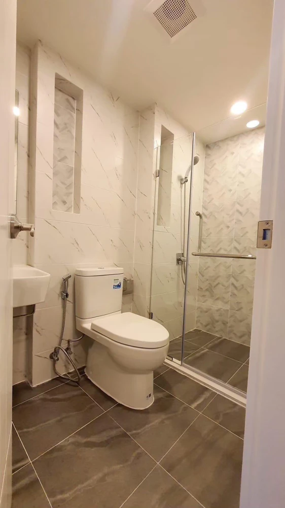 For sale: The Coopers Sukhumvit 64, 2nd floor, next to the common area, very convenient, fully furnished, ready to move in