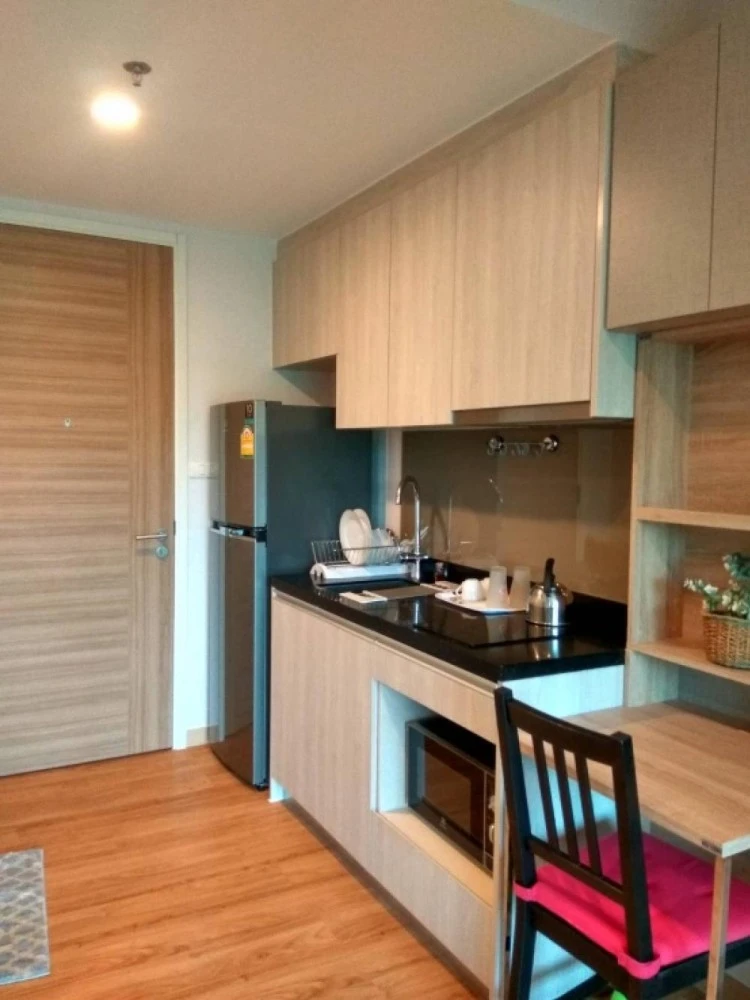 For sale: The Sea Sriracha, 10th floor, beautiful room, fully furnished, reserve and own it now, urgently.
