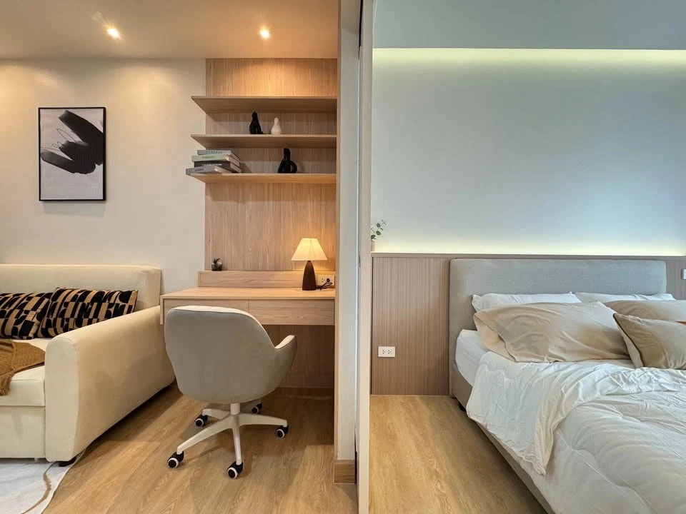 For sale: The Seed Sathorn-Taksin, beautiful open view, well-decorated, inviting, separate kitchen and balcony. Reserve now!