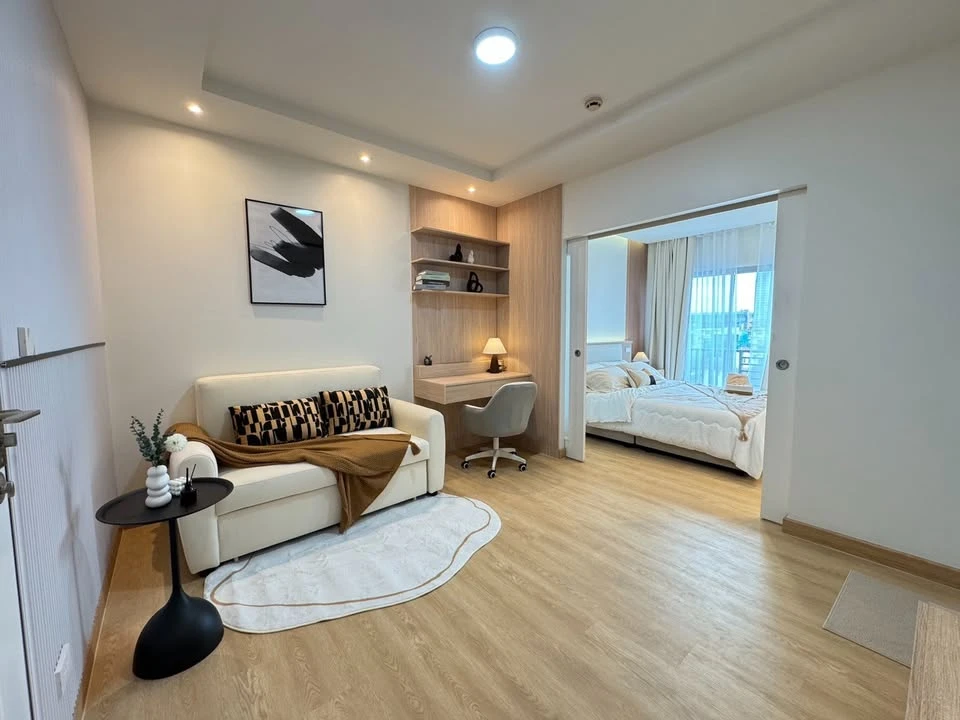 For sale: The Seed Sathorn-Taksin, beautiful open view, well-decorated, inviting, separate kitchen and balcony. Reserve now!