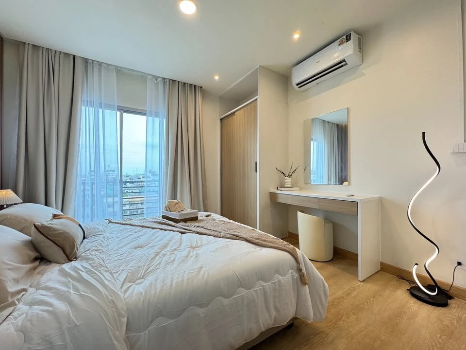 For sale: The Seed Sathorn-Taksin, beautiful open view, well-decorated, inviting, separate kitchen and balcony. Reserve now!